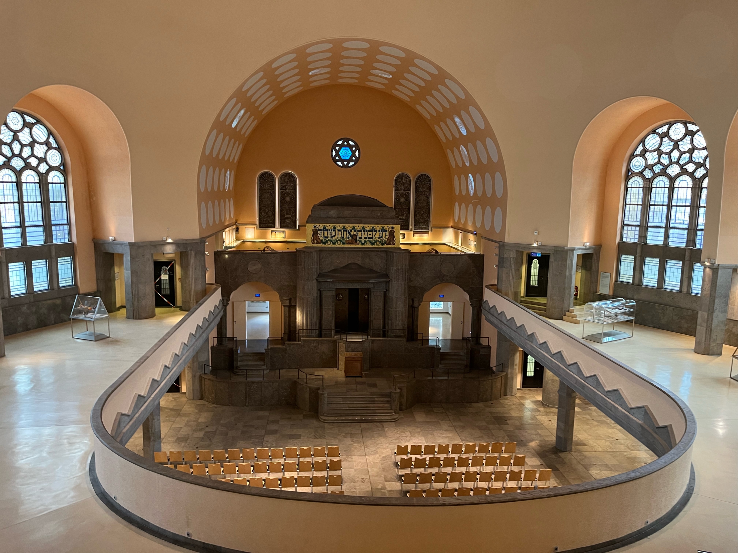 Einblick in die Vielfalt: Schülerinnen und Schüler besuchen die Alte Synagoge in Essen
